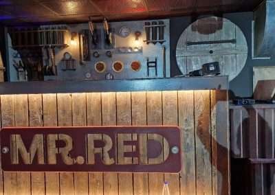 Mr. RED arredo su misura discoteca in stile industrial barocco