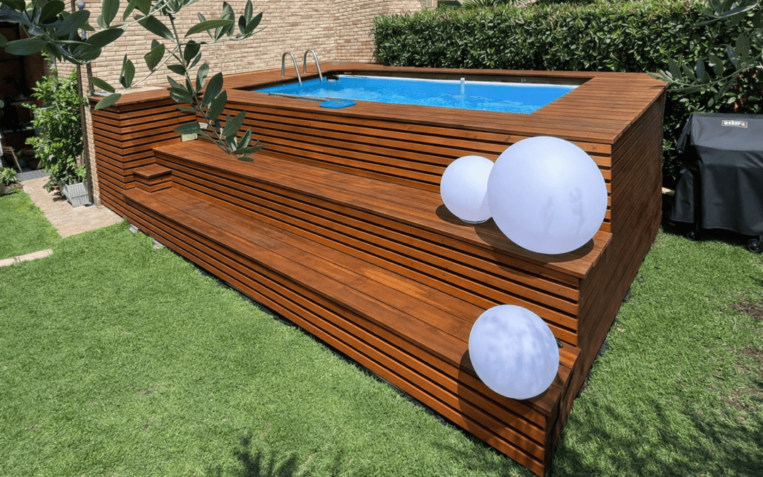 Solarium piscina fuori terra in legno su misura