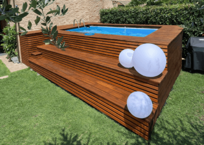 Solarium piscina fuori terra in legno su misura